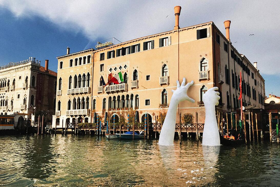Manos en Venecia