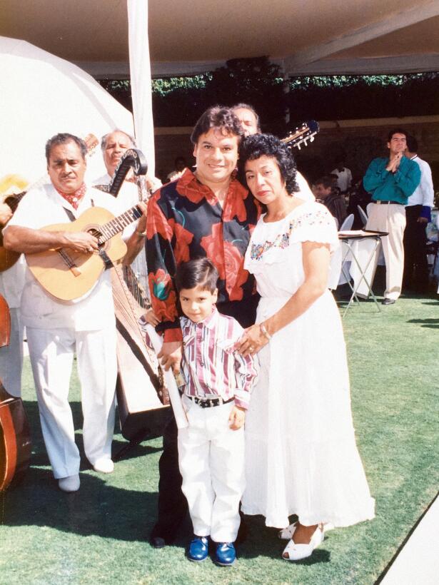 La infancia del hijo secreto de Juan Gabriel en fotos