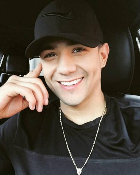Luis Coronel gorras Pequeños Gigantes