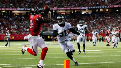 Julio Jones hizo lo que quiso con la secundaria de Eagles para que los F...