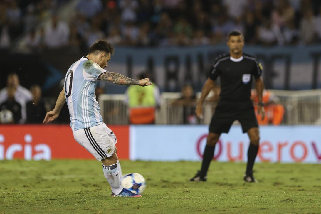 De Messi hasta James, polémicas de ídolos del fútbol latinoamericano Get...