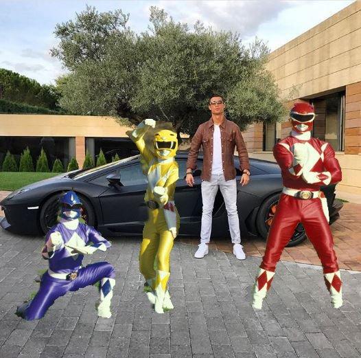 Ingeniosos memes se burlan de foto de CR7 junto a su 'Lambo'