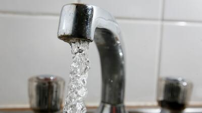 ¿Cuentas de agua más baratas para quienes ganan menos? Estas ciudades