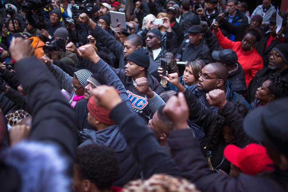 Continúan las protestas en Chicago por el manejo del caso de Laquan McDo...