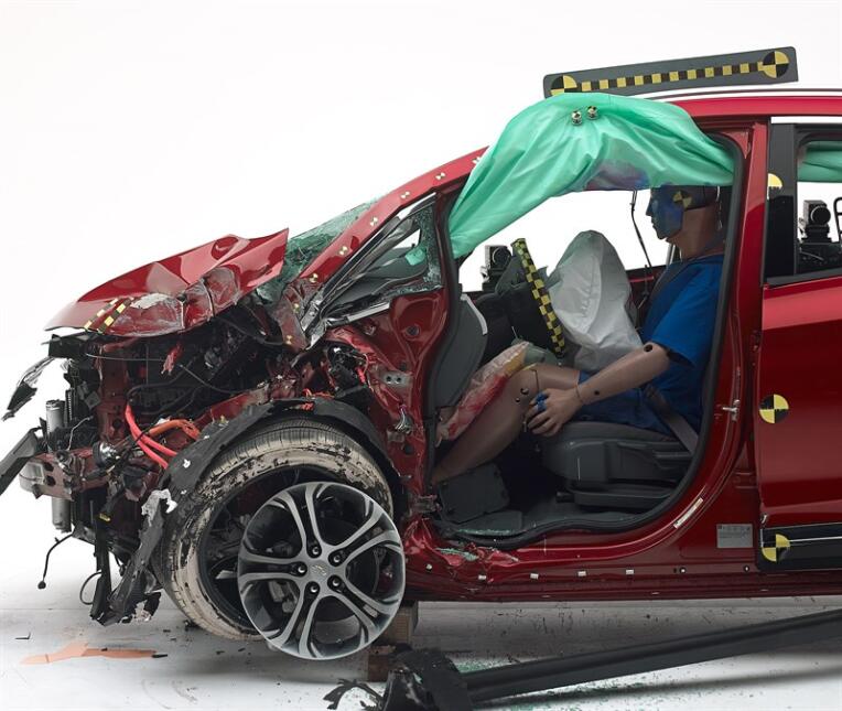 Resultados de las pruebas de choque del Chevrolet Bolt en fotos api-rati...