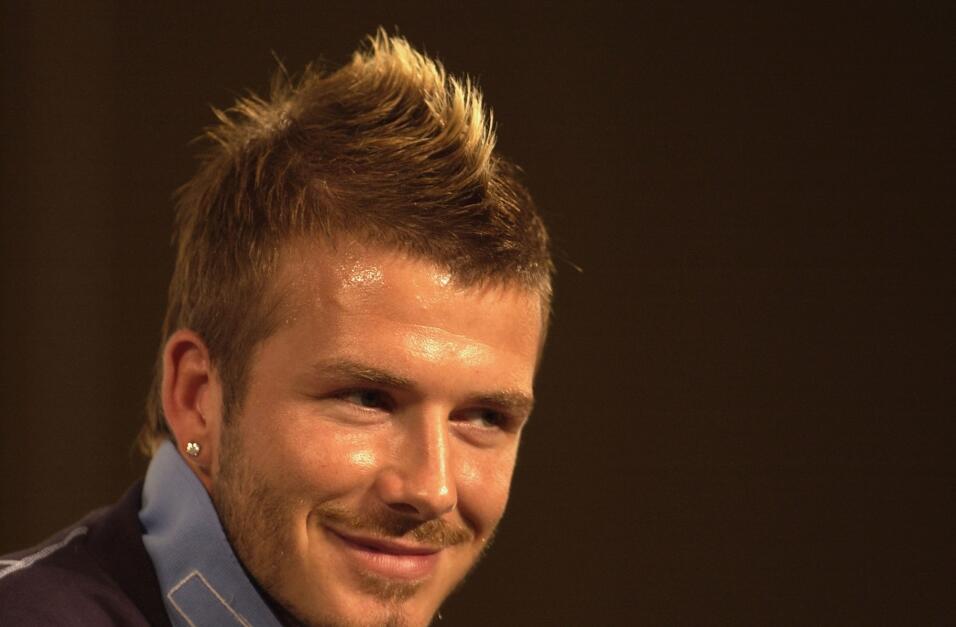 Innovador en peinados, imponente por sus tatuajes y fashionista por su r...