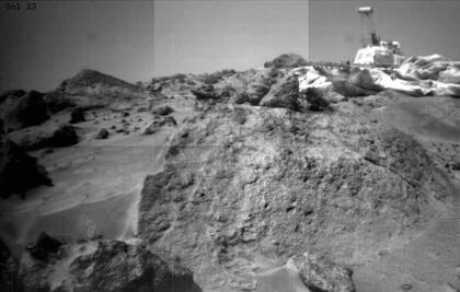 <b>Mars Pathfinder, aÃ±o 1996.</b> Fue el primer vehÃ­culo robÃ³tico en la superficie de Marte. LlevÃ³ instrumentos cientÃ­ficos para analizar la atmÃ³sfera, el clima y la composiciÃ³n de sus rocas y suelo.