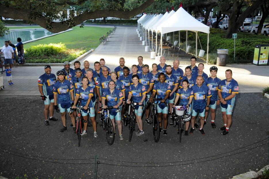 Policías de Houston recorrerán 2,500 millas en bicicleta por una buena c...