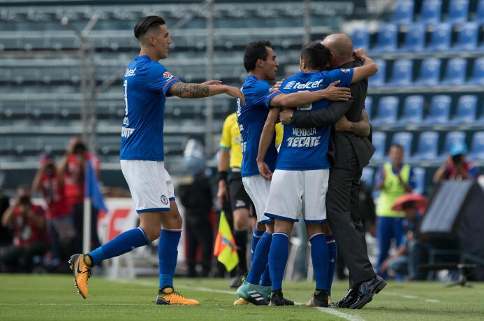 Goles, lluvia, sangre, tarjetas rojas y victoria Azul 20170819_5590.jpg