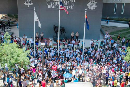 Masiva protesta contra Arpaio