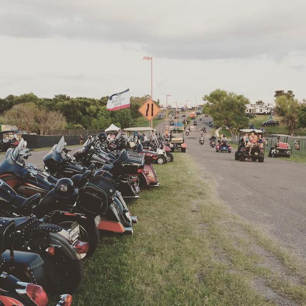 Miles de motociclistas llegan a Austin
