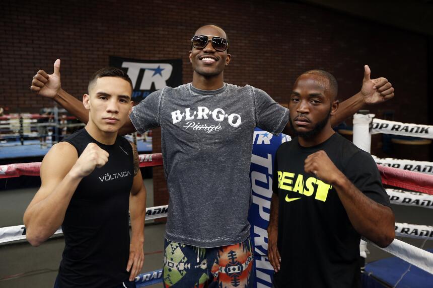 Oscar Valdez, Chria Avalos, Aaron Prior y Jesse Hart enseñaron sus armas...