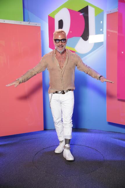 Resultado de imagen para gianluca vacchi premios juventud 2017