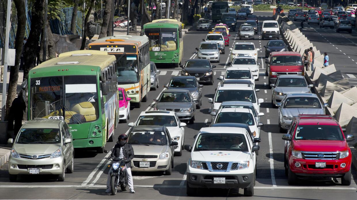 Los dardos de muchos apuntan al parque automotriz de la capital mexicana.