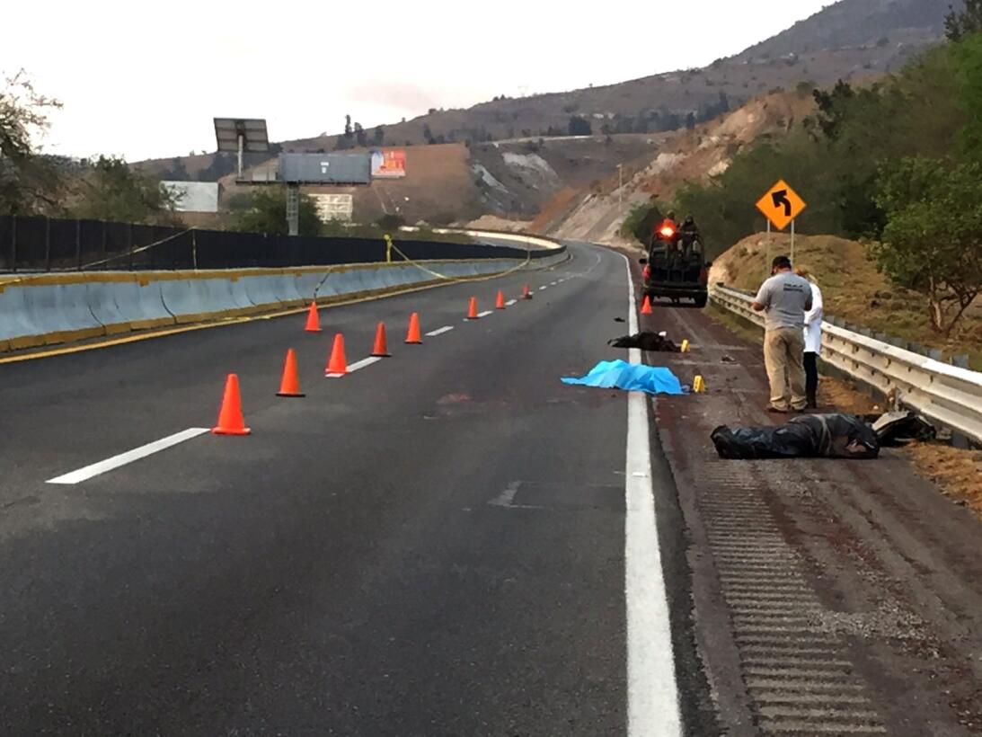 El sitio donde fueron hallados los cuerpos sin vida de tres personas den...