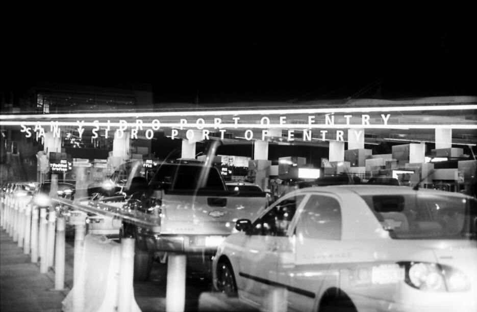 Una foto de la agitada garita fronteriza de San Ysidro, la más transitad...