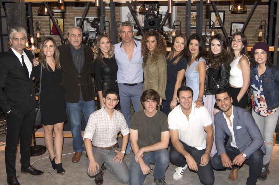 El elenco de ‘Me declaro culpable’ celebra misa por inicio de grabaciones