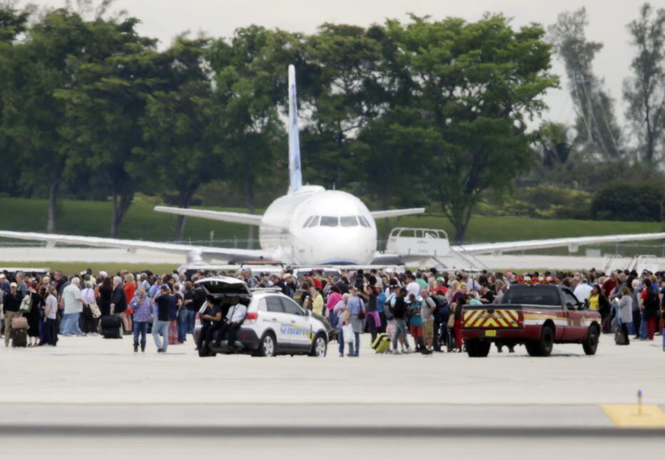 En fotos: Un tiroteo deja varios muertos en el aeropuerto de Fort Lauder...