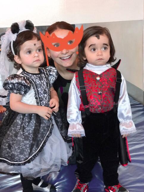 Elizabeth Álvarez, Jorge Salinas y sus mellizos
