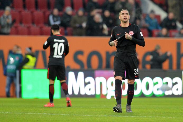 Con Salcedo y Fabián, el Eintracht cayó goleado a manos del Augsburgo 63...
