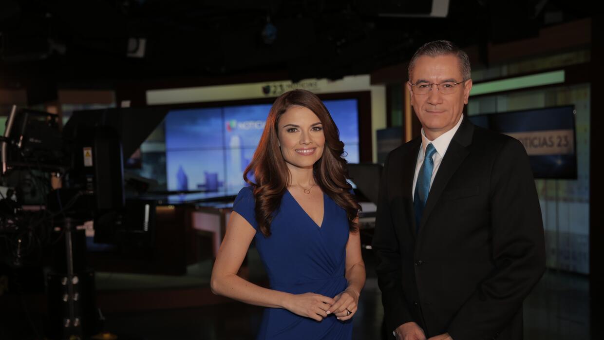 Equipo de KUVN Noticias 23 Univision 23 Dallas Univision