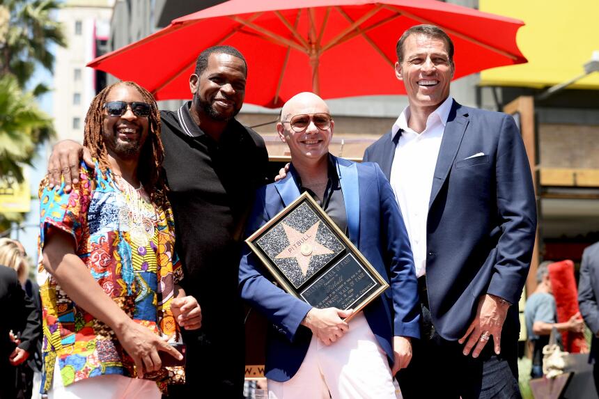 El homenajeado con Lil Jon, Luther Campbell y Tony Robbins.