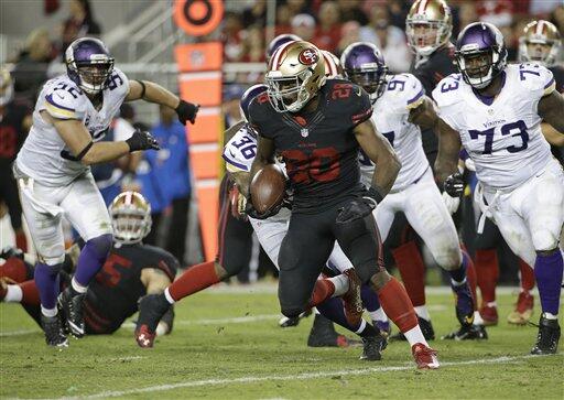 Carlos Hyde logró 168 yardas y dos TDs para que los 49ers cerraran la Se...