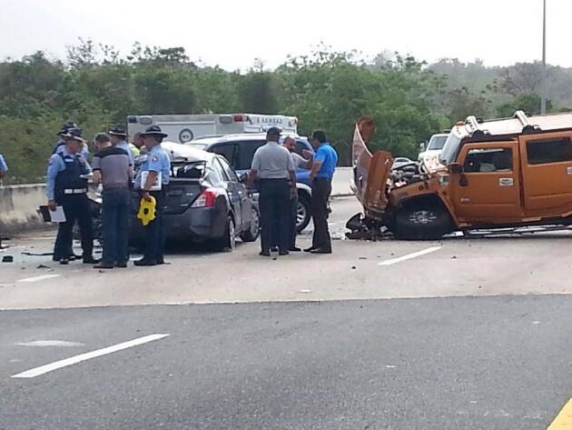 El accidente ocurrió cuando el conductor de una guagua marca Hummer del...