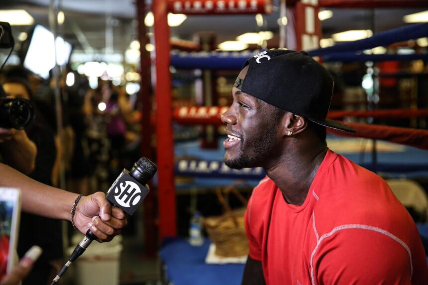 Deontay Wilder enseñó sus cañones para bombardear a Eric Molina 1iVskwc...