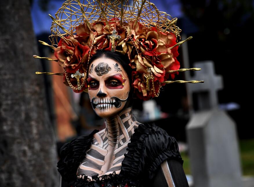 Altares y catrinas resaltaron la tradición mexicana Día de Muertos en Ho...