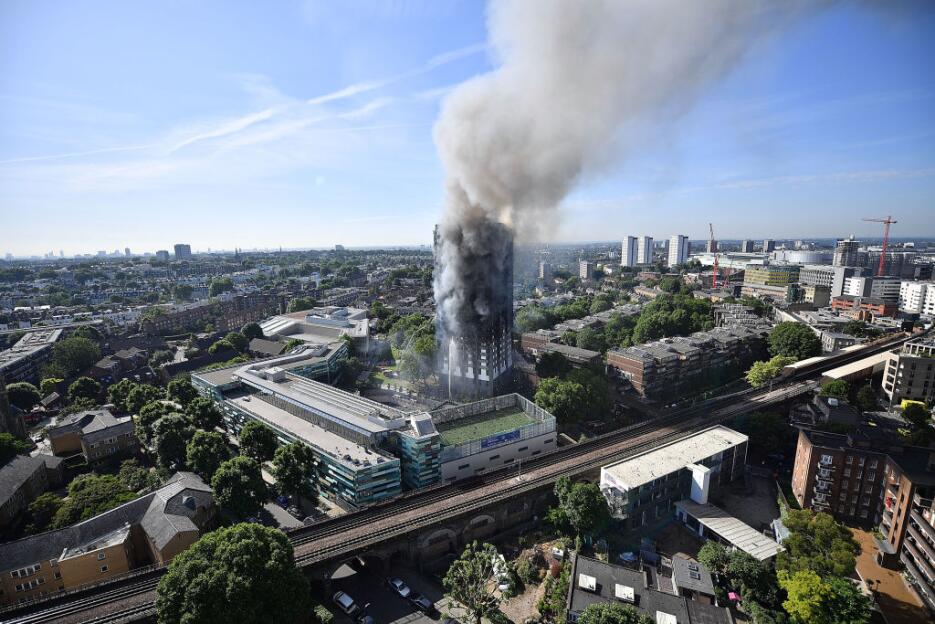 Una imagen de la torre Grenfill, que se incendió totalmente la madrugada...
