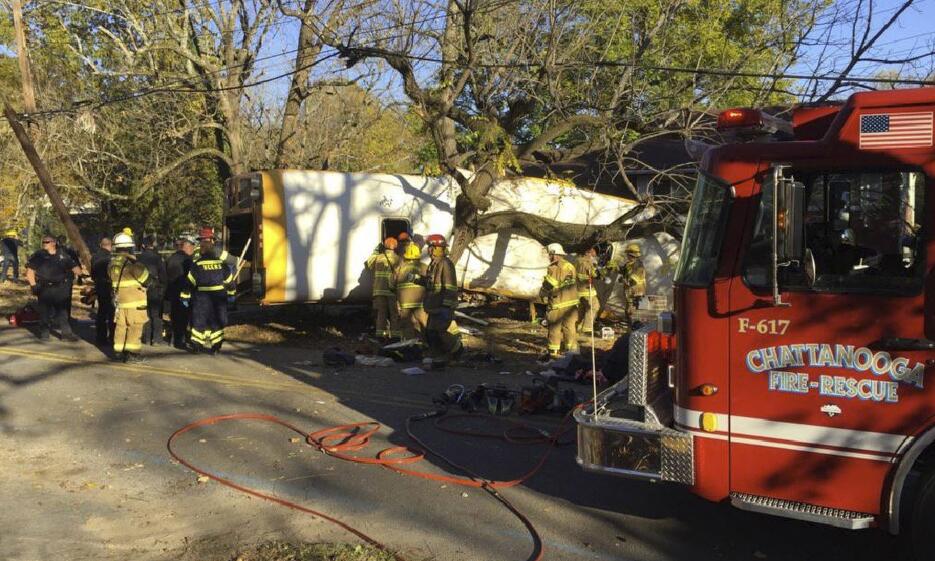 Al menos seis niños murieron y unos 23 resultaron heridos al accidentars...